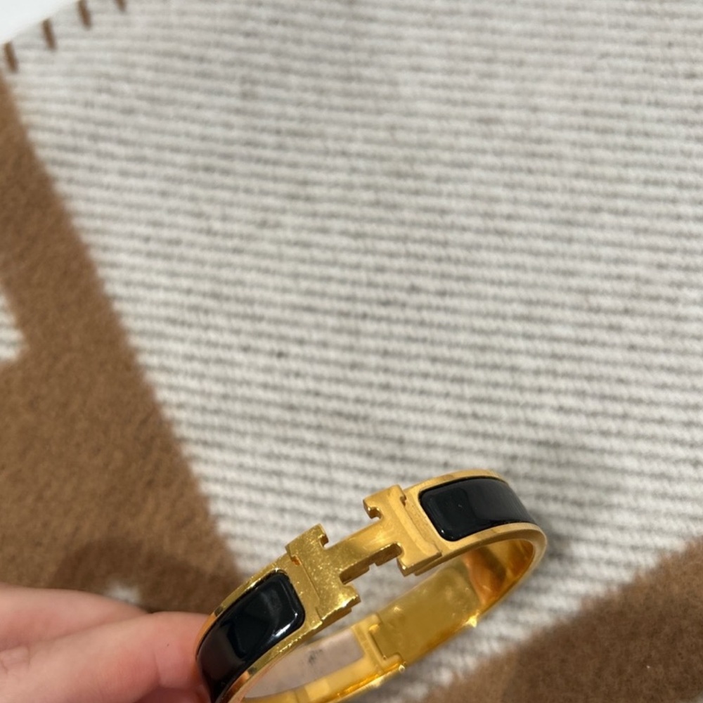 Hermes small black and gold Clic H bracelet - Picture 3 of 6